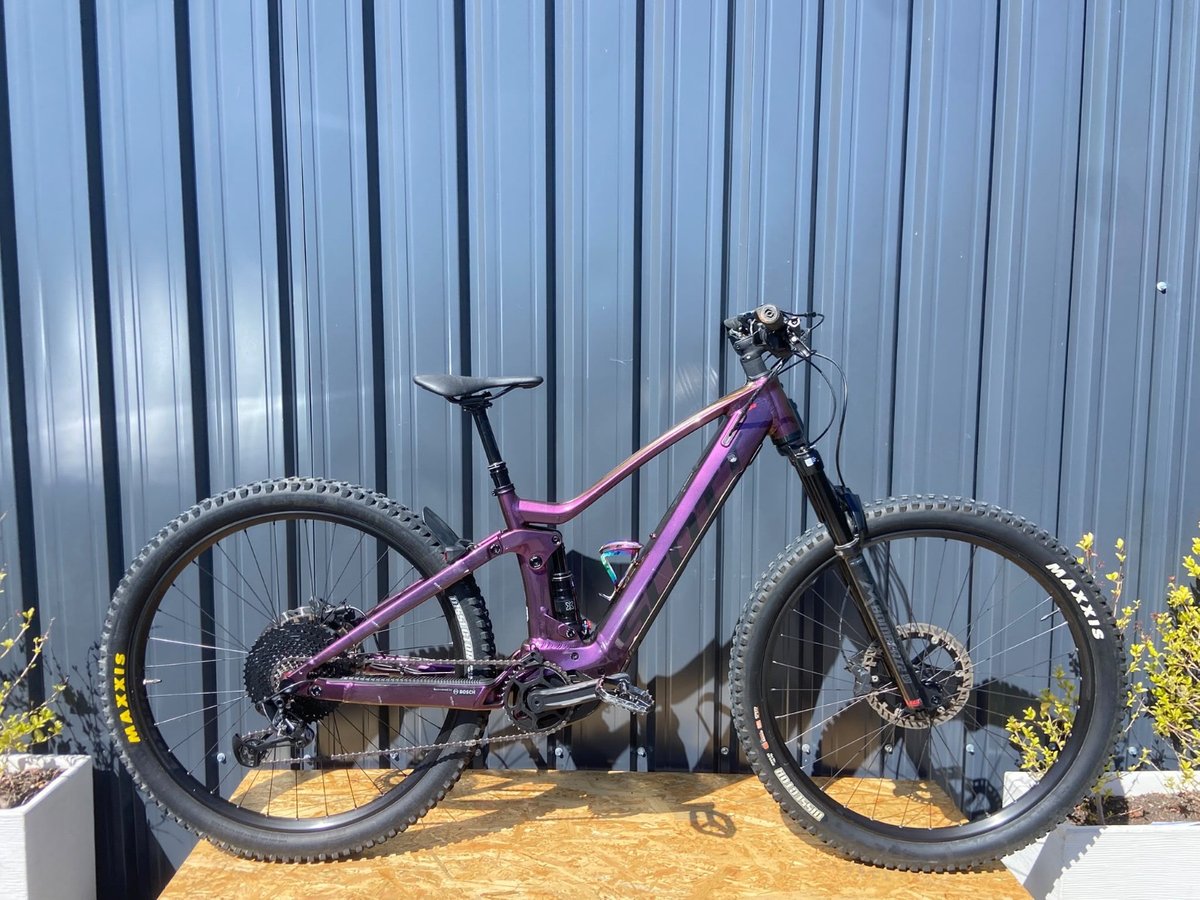 Scott Strike Contessa